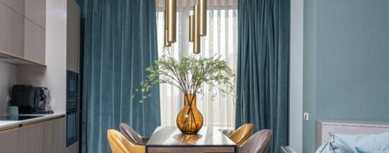 Jak za pomocą zasłon i firan optycznie powiększyć pokój Oto 5 trików